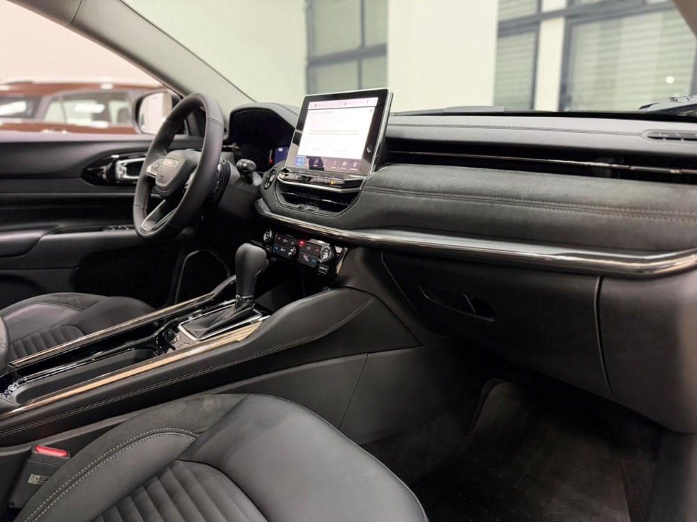 Jeep Commander Limited — foto 13